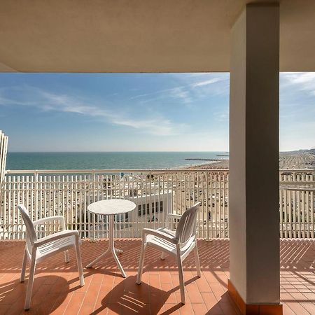 Hotel Adria Sul Mare Каорле Екстериор снимка