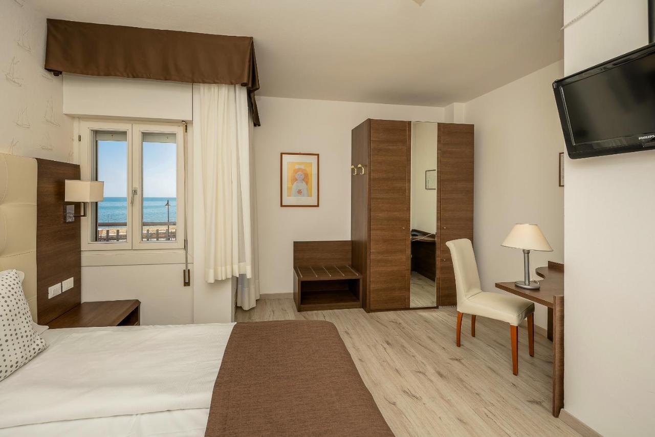 Hotel Adria Sul Mare Каорле Екстериор снимка