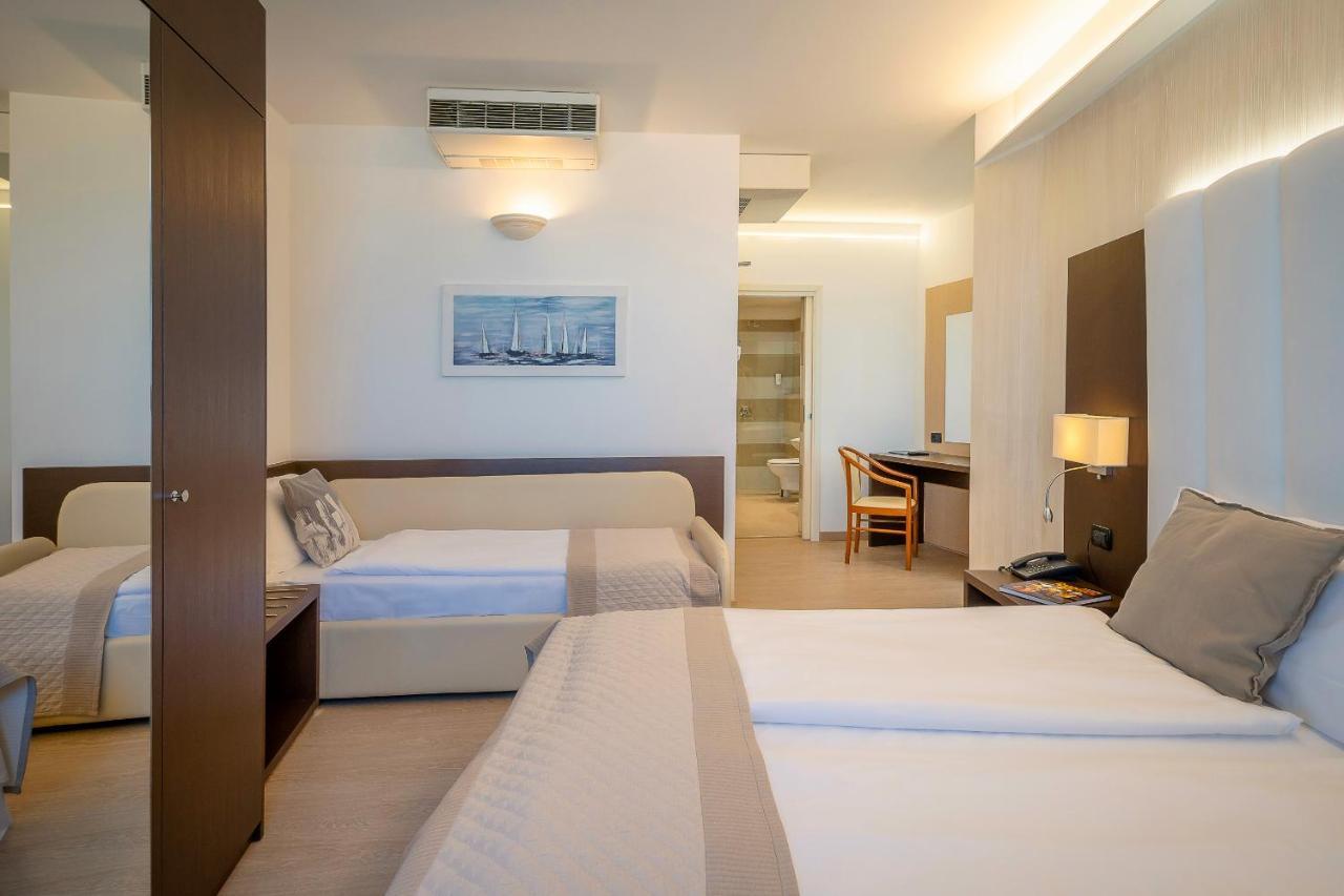 Hotel Adria Sul Mare Каорле Екстериор снимка