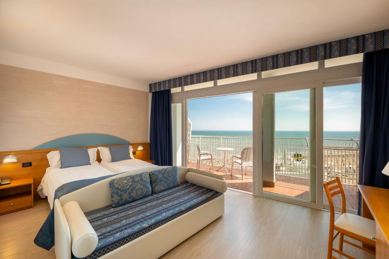 Hotel Adria Sul Mare Каорле Екстериор снимка