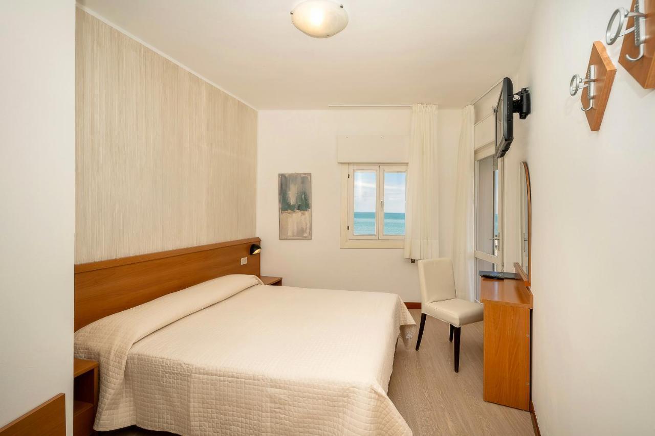 Hotel Adria Sul Mare Каорле Екстериор снимка