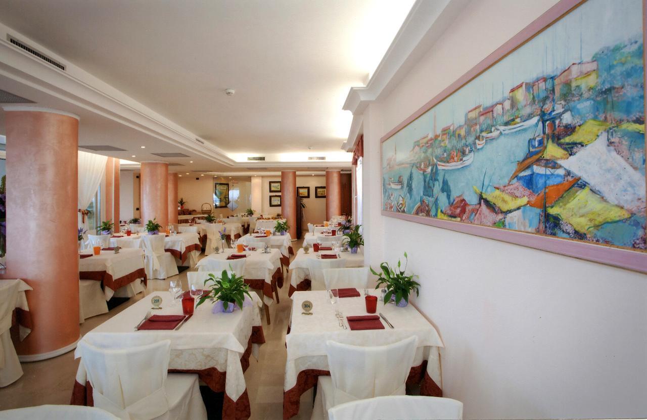 Hotel Adria Sul Mare Каорле Екстериор снимка