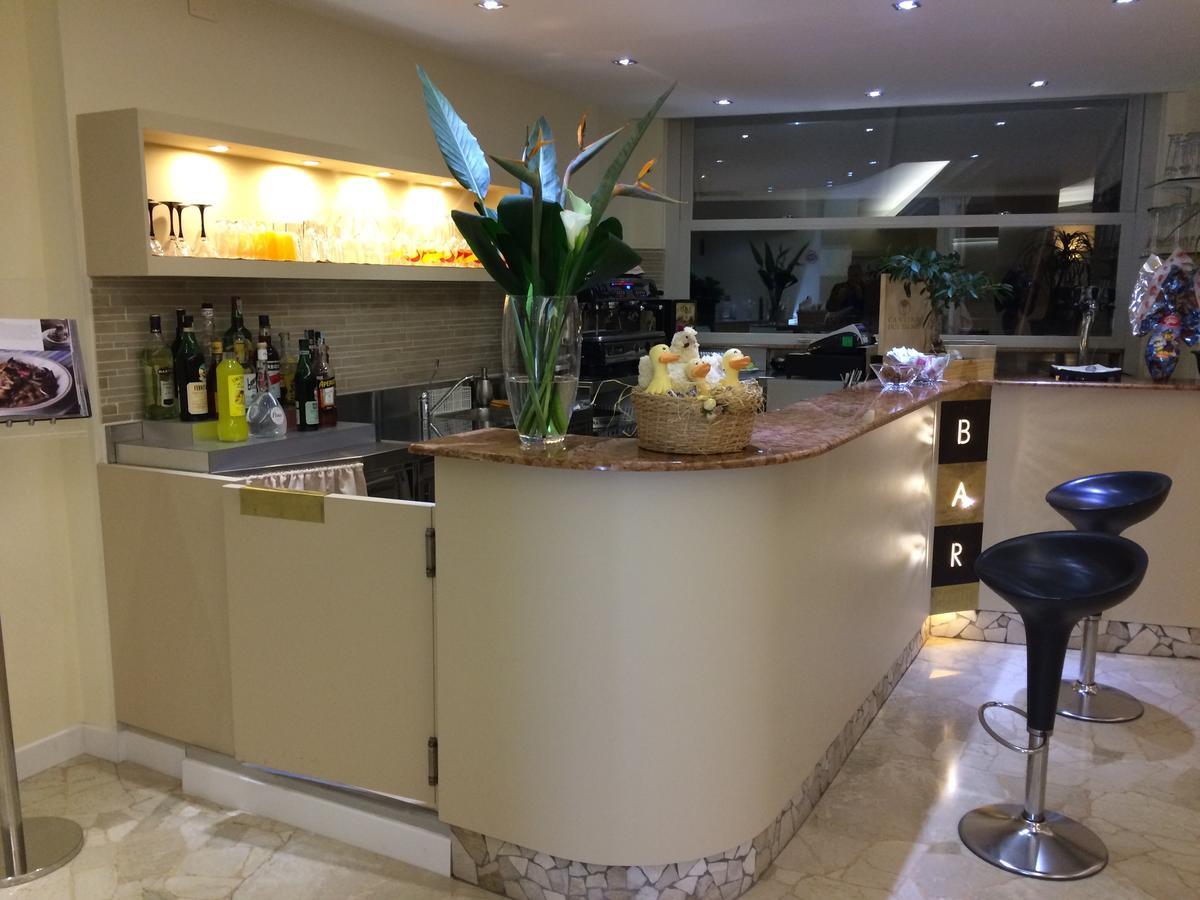 Hotel Adria Sul Mare Каорле Екстериор снимка