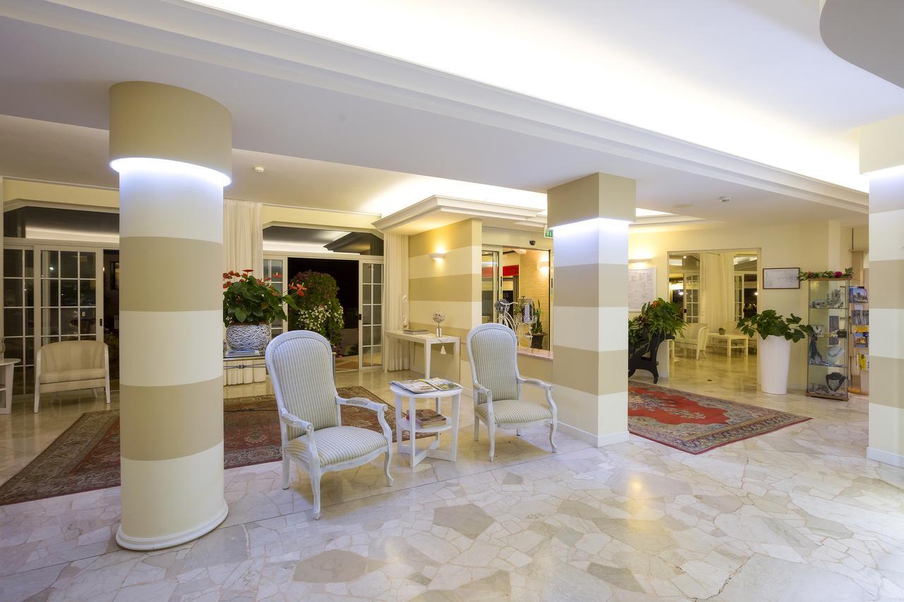 Hotel Adria Sul Mare Каорле Екстериор снимка