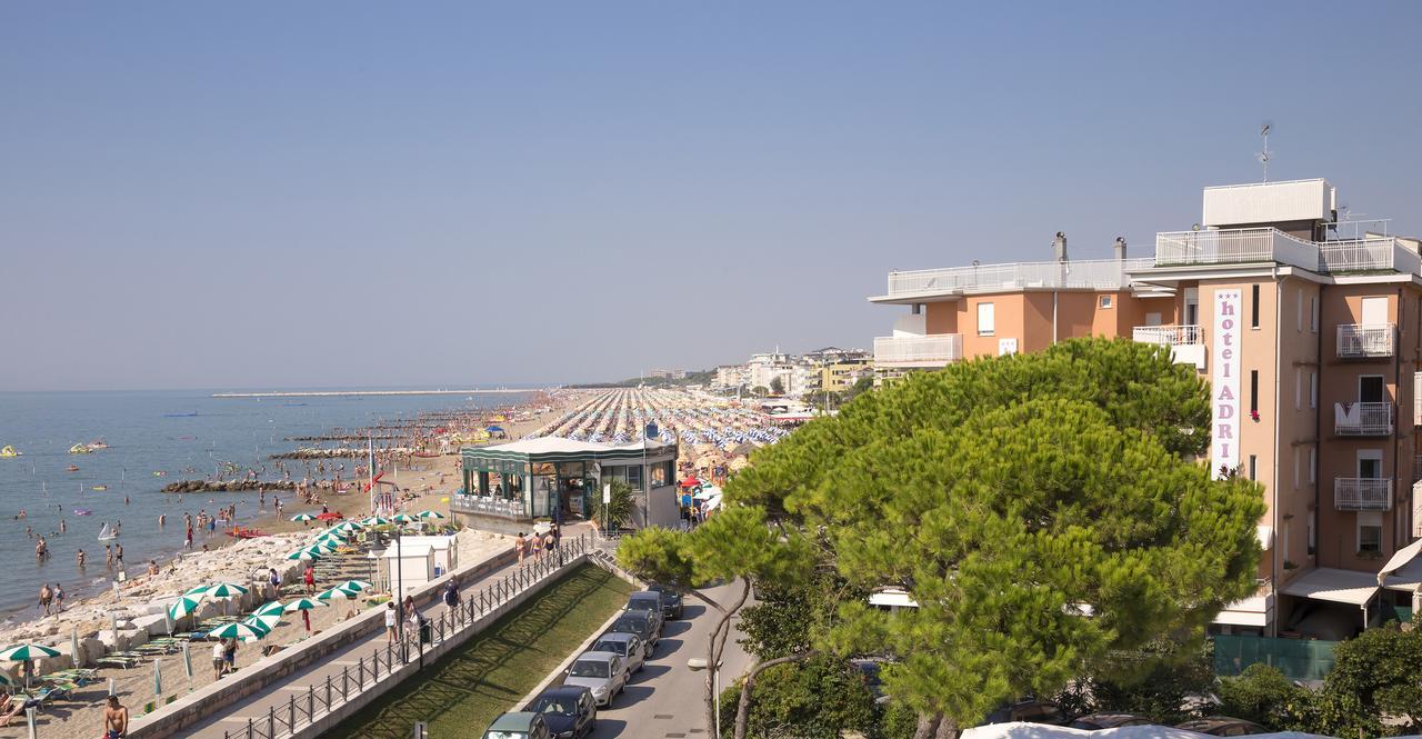 Hotel Adria Sul Mare Каорле Екстериор снимка