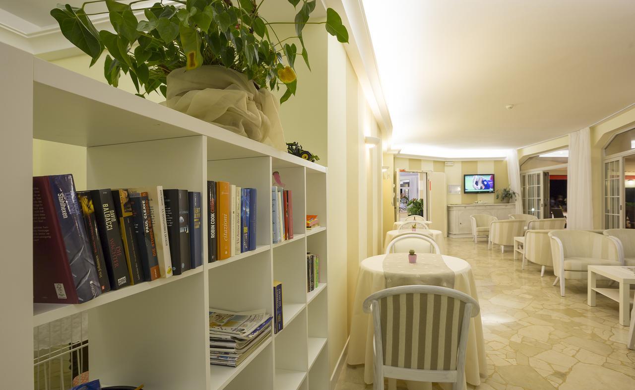Hotel Adria Sul Mare Каорле Екстериор снимка