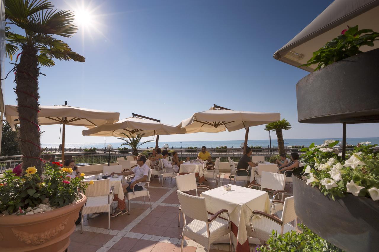 Hotel Adria Sul Mare Каорле Екстериор снимка