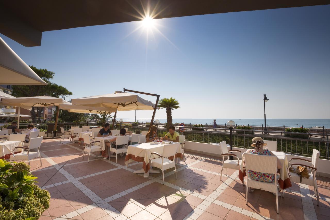 Hotel Adria Sul Mare Каорле Екстериор снимка