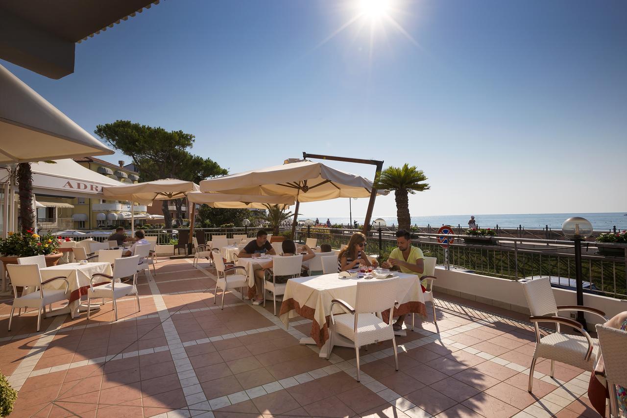 Hotel Adria Sul Mare Каорле Екстериор снимка