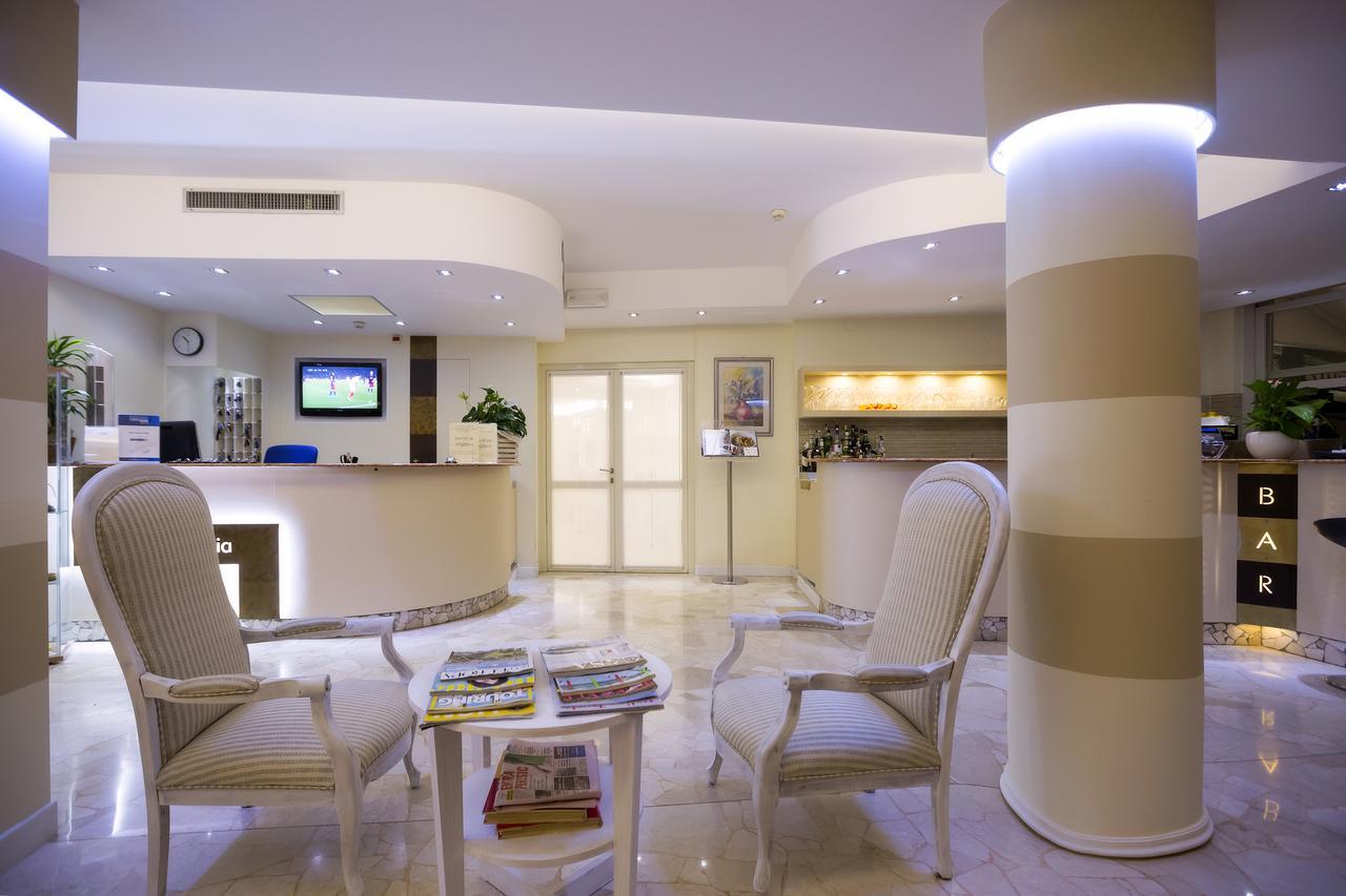 Hotel Adria Sul Mare Каорле Екстериор снимка