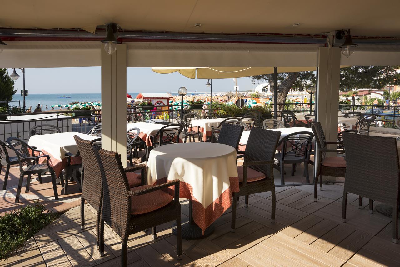 Hotel Adria Sul Mare Каорле Екстериор снимка