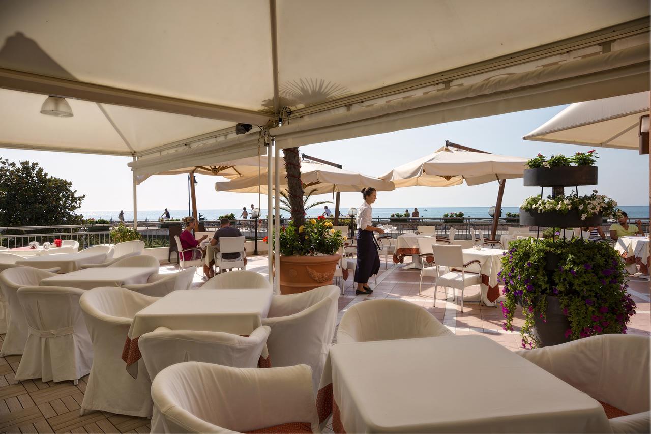 Hotel Adria Sul Mare Каорле Екстериор снимка