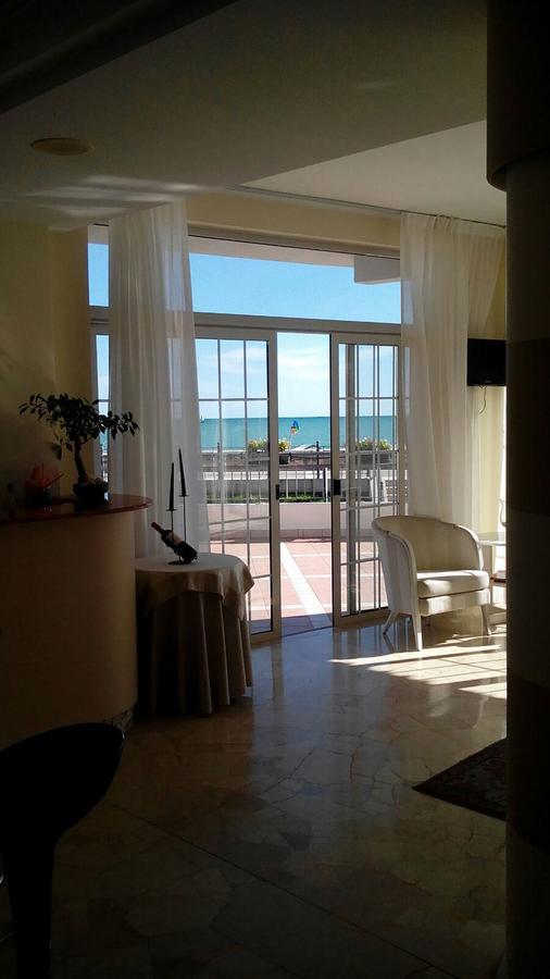 Hotel Adria Sul Mare Каорле Екстериор снимка