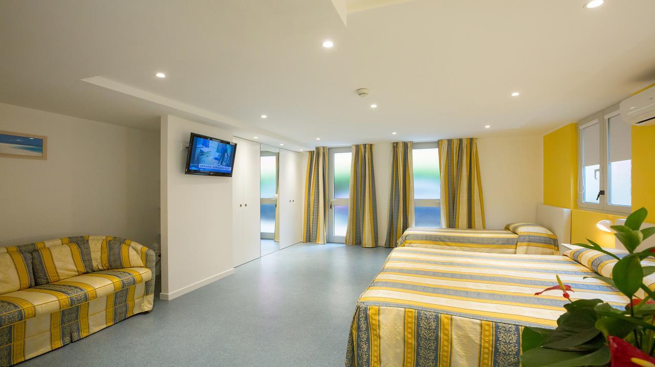 Hotel Adria Sul Mare Каорле Екстериор снимка